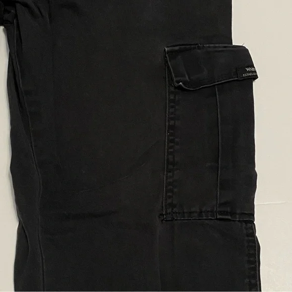 Wrangler Men's Black Cargo Style Pants 32x32 100% Cotton Y2K Grunge Streetwear